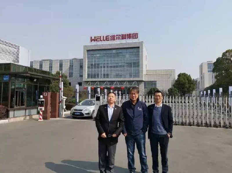 南方略領(lǐng)導(dǎo)與維爾利董事長李月中合影