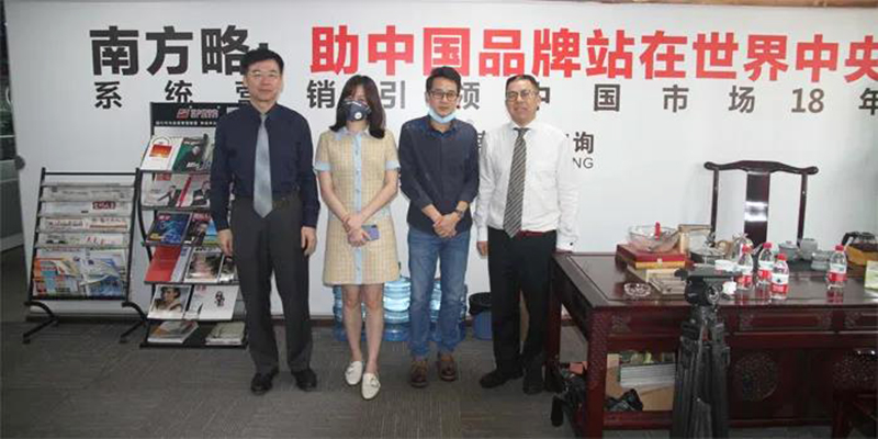 鳳凰衛(wèi)視采訪南方略咨詢集團首席經(jīng)濟學(xué)家戴欣明老師6