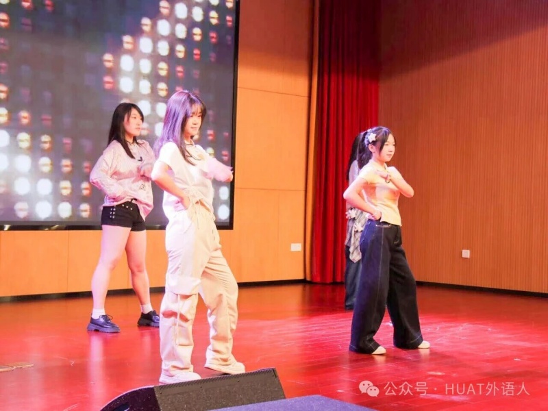 湖北汽車工業(yè)學(xué)院“南方略杯”第二屆英語演講比賽決賽圓滿落幕2